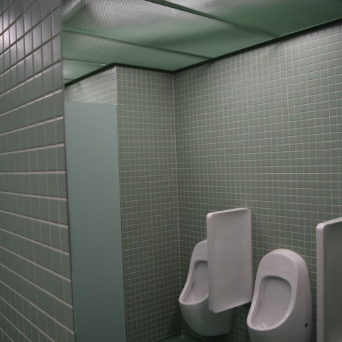 Toiletten Knaben 2. Vergrösserte Ansicht
